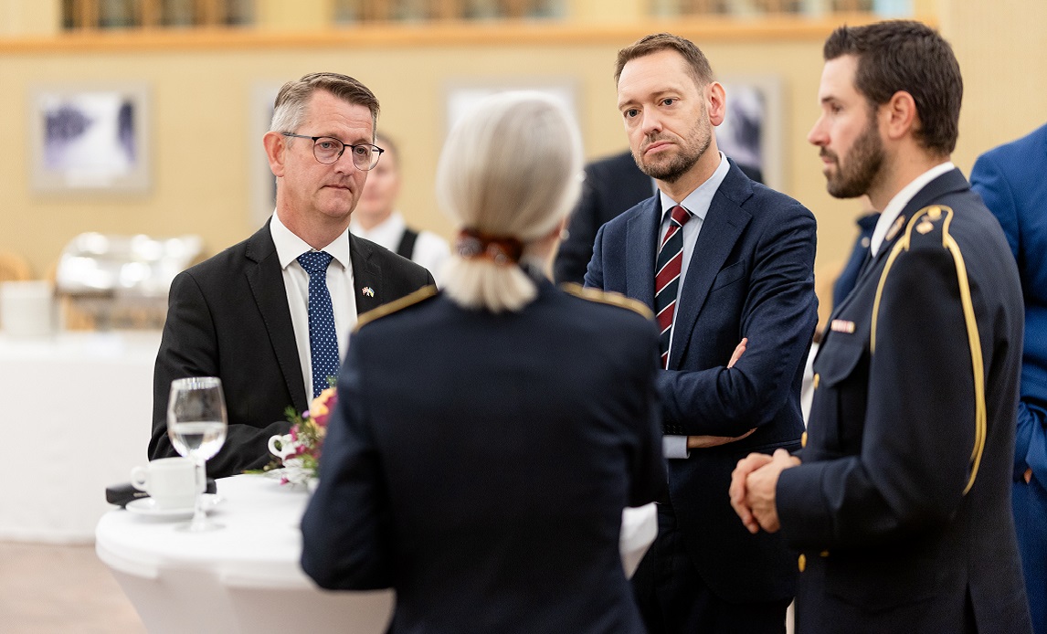 Minister Thorsten Schack Pedersen og direktør Laila Reenberg i Vilnius til Civil Protection Forum.