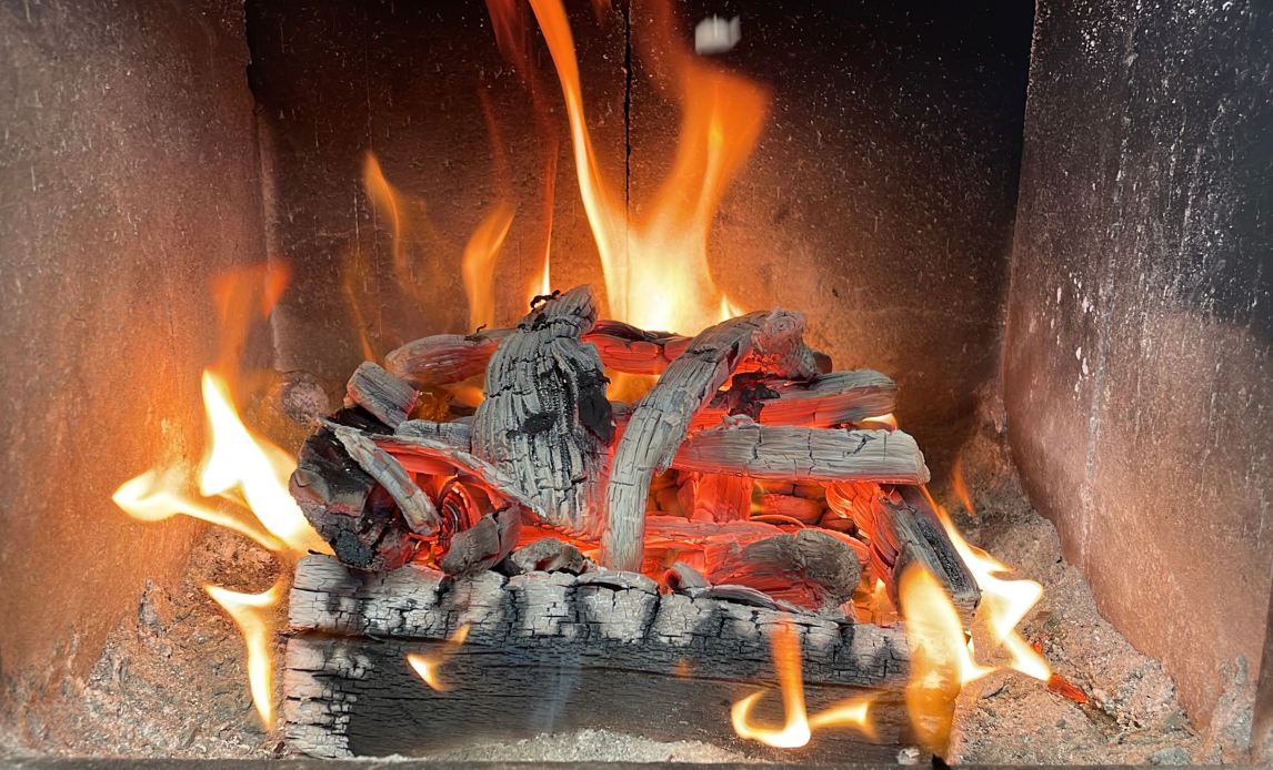 Ild i brændeovn